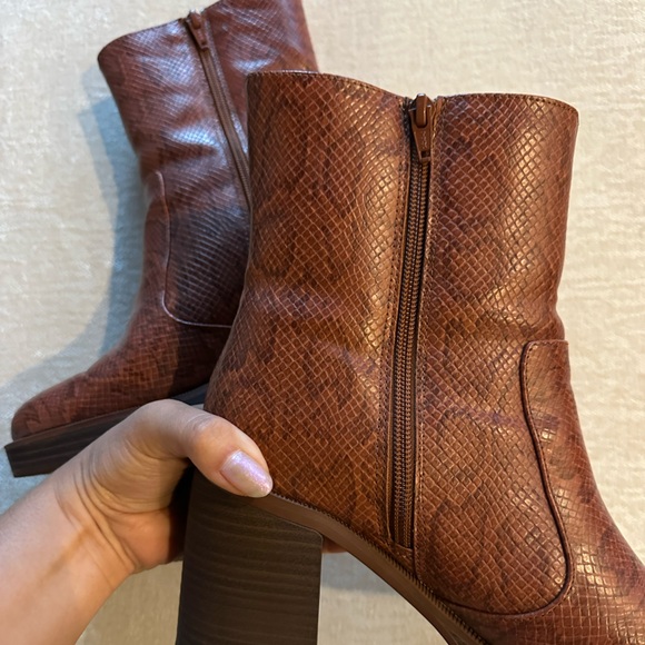 Universal Thread Brown Snakeskin Chunky Heeled Boots - Picture 2 of 5